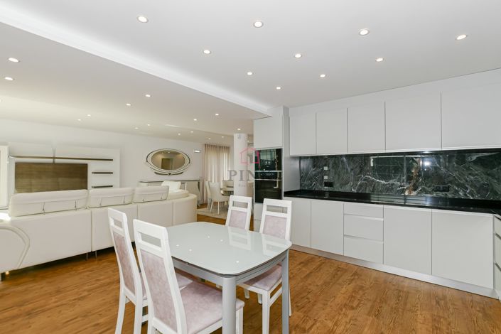 Image No.9-4 Bed Villa for sale