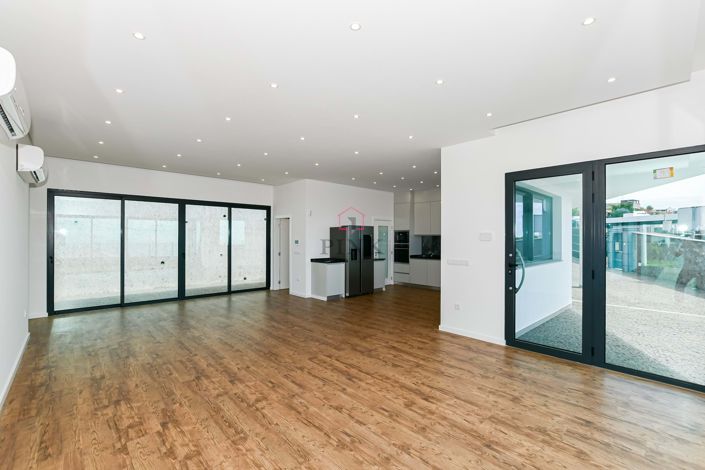 Image No.8-3 Bed Villa for sale