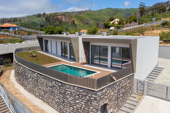 Image No.1-3 Bed Villa for sale