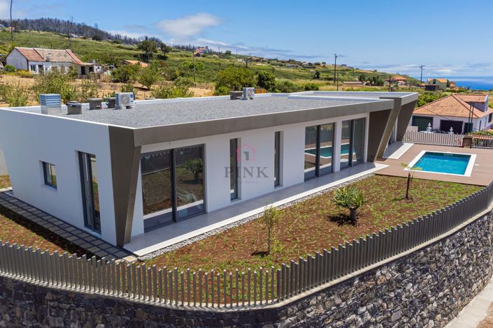 Image No.10-3 Bed Villa for sale