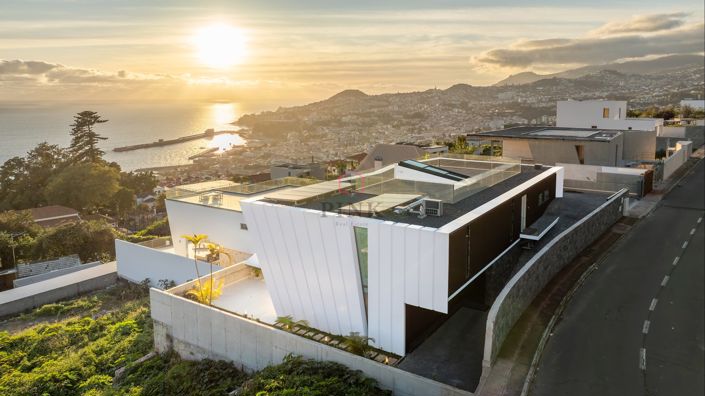 Image No.2-4 Bed Villa for sale