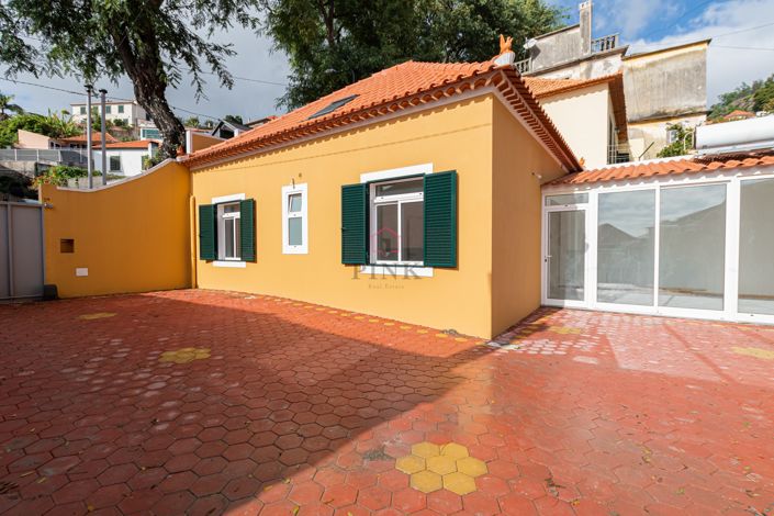 Image No.1-3 Bed Villa for sale