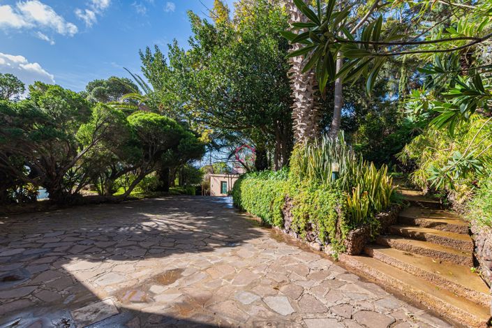 Image No.10-3 Bed Villa for sale