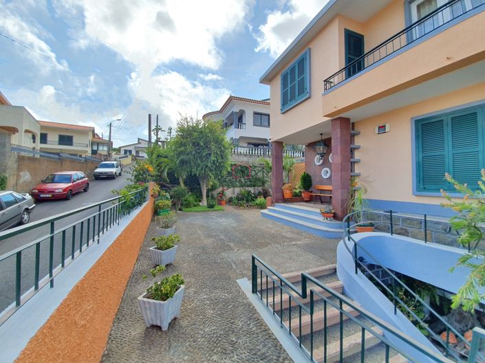 Image No.3-5 Bed Villa for sale