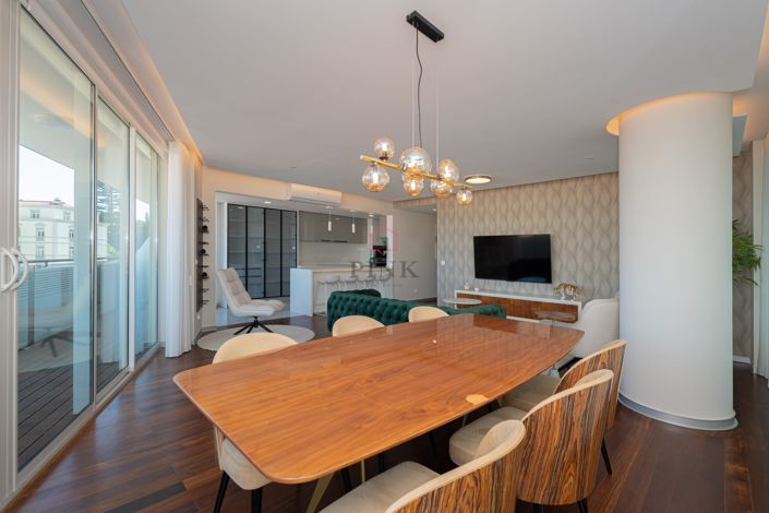 Image No.1-4 Bed Apartment for sale