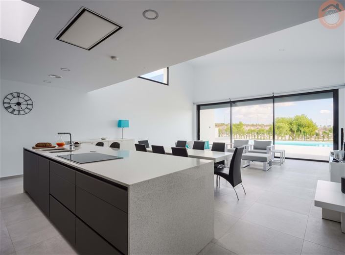 Image No.2-4 Bed Villa for sale