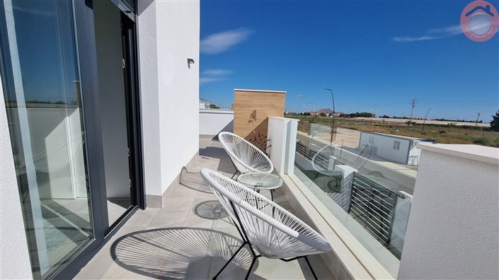 Image No.20-2 Bed Villa for sale