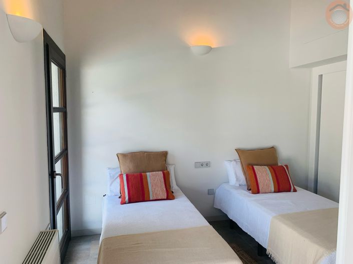 Image No.10-2 Bed Villa for sale