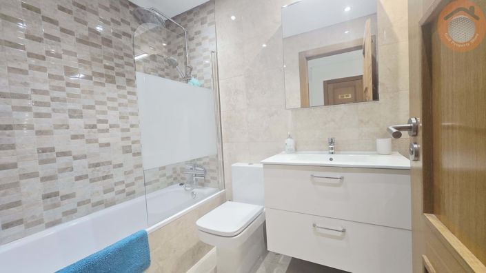 Image No.20-2 Bed Townhouse for sale