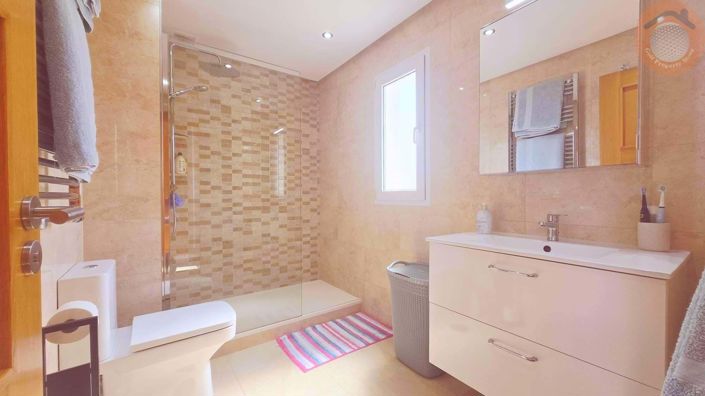 Image No.25-2 Bed Townhouse for sale