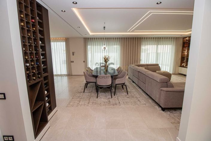 Image No.6-4 Bed Villa for sale