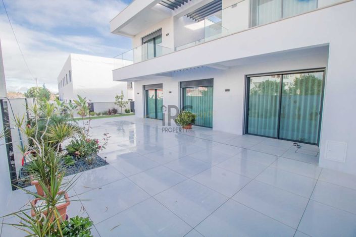 Image No.4-4 Bed Villa for sale