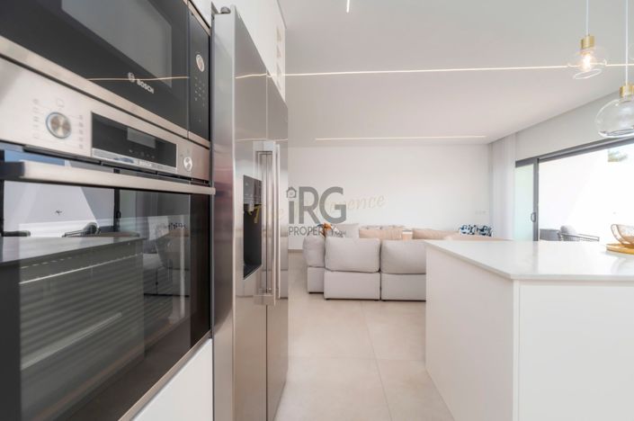 Image No.14-3 Bed Townhouse for sale