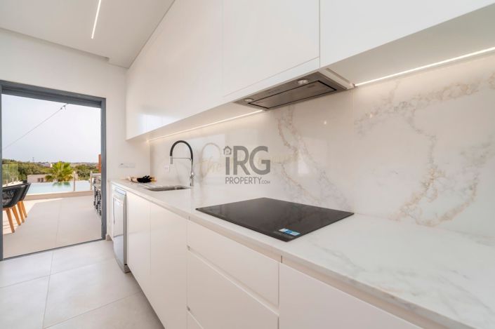 Image No.17-3 Bed Townhouse for sale