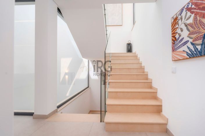 Image No.32-3 Bed Townhouse for sale