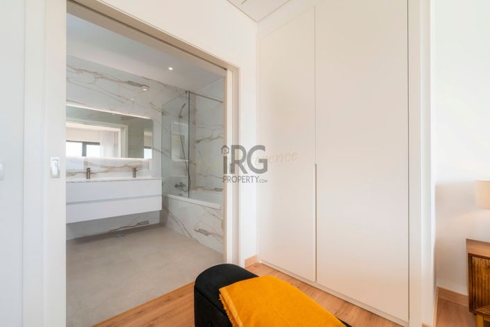 Image No.55-3 Bed Townhouse for sale