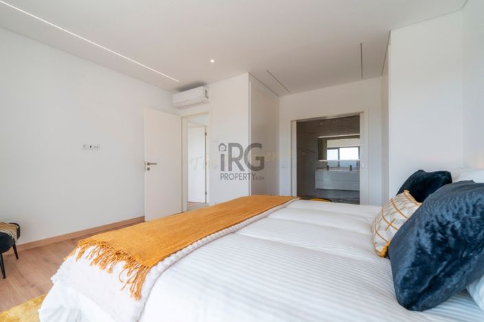 Image No.56-3 Bed Townhouse for sale