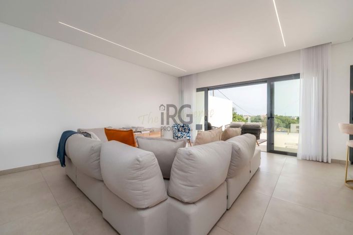 Image No.9-3 Bed Townhouse for sale