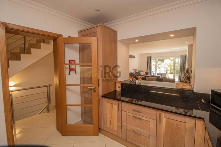 Image No.11-4 Bed Townhouse for sale