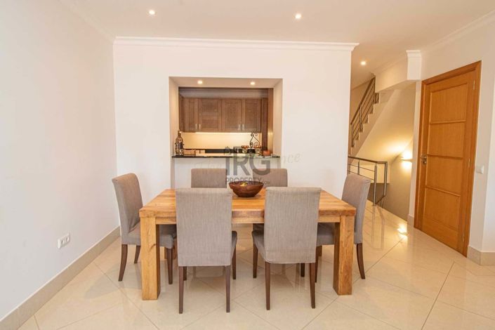 Image No.14-4 Bed Townhouse for sale