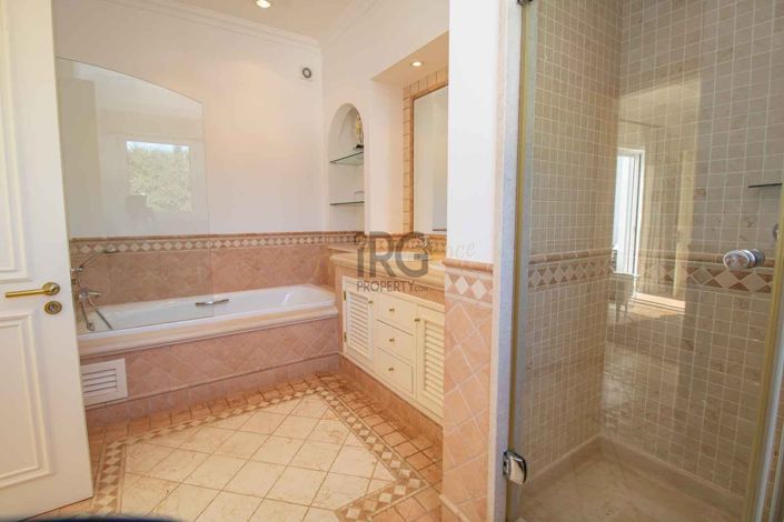 Image No.40-5 Bed Villa for sale