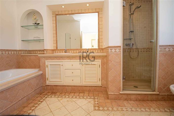 Image No.41-5 Bed Villa for sale