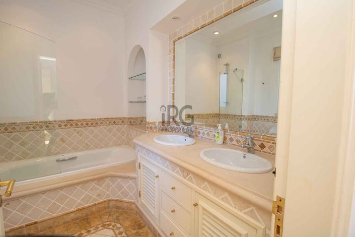 Image No.45-5 Bed Villa for sale