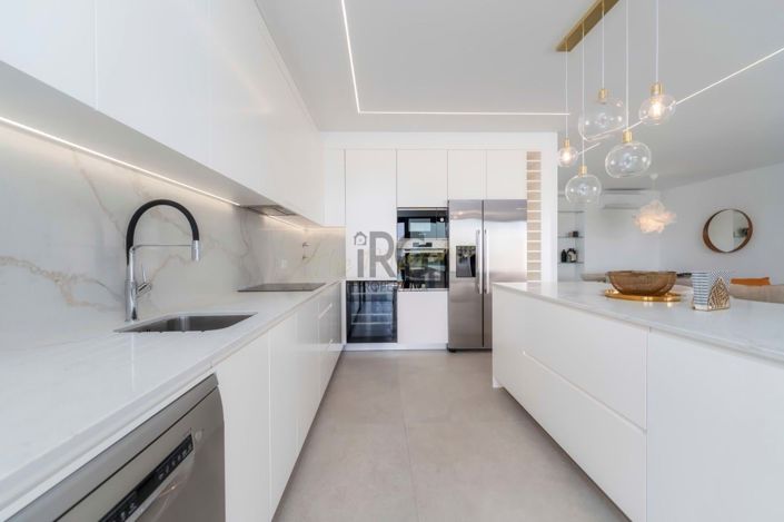 Image No.13-4 Bed Townhouse for sale