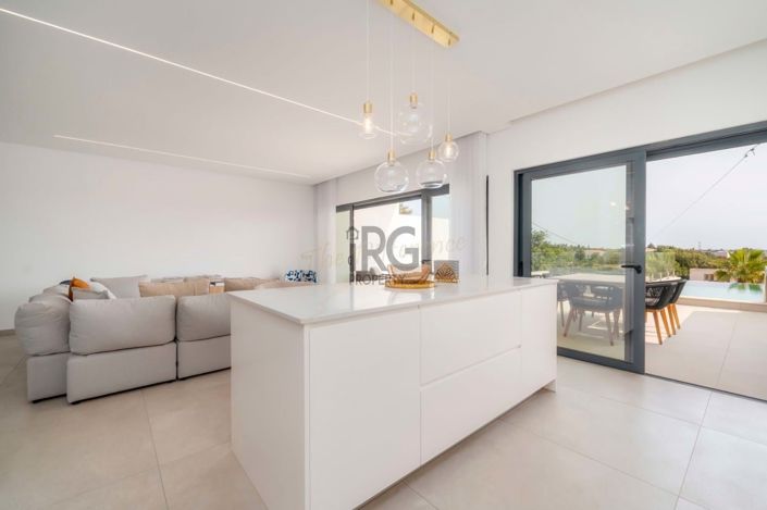 Image No.16-4 Bed Townhouse for sale