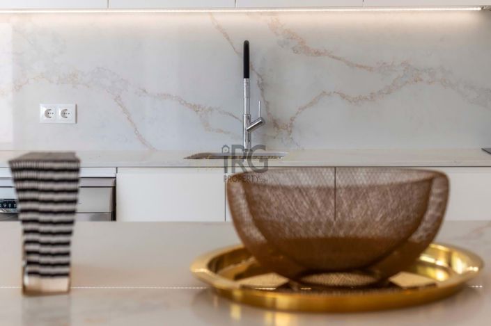 Image No.18-4 Bed Townhouse for sale