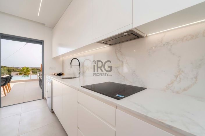 Image No.19-4 Bed Townhouse for sale