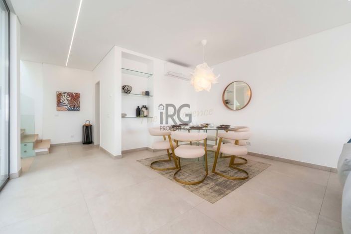 Image No.21-4 Bed Townhouse for sale