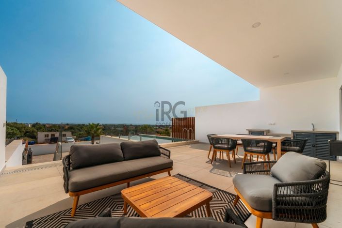 Image No.28-4 Bed Townhouse for sale