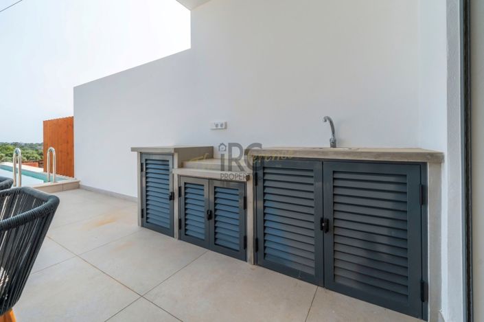 Image No.30-4 Bed Townhouse for sale