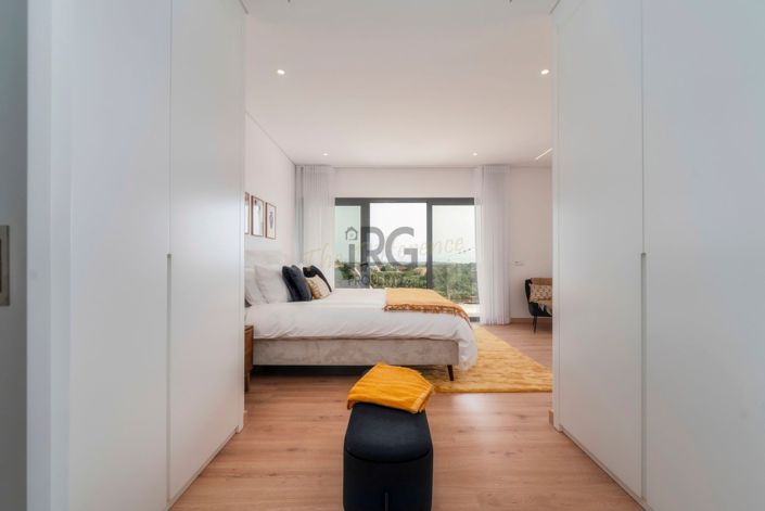 Image No.59-4 Bed Townhouse for sale