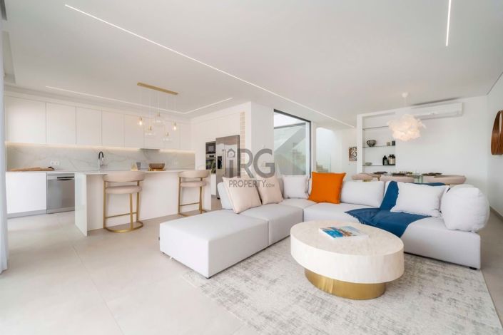 Image No.7-4 Bed Townhouse for sale