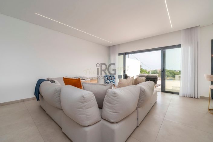 Image No.10-4 Bed Townhouse for sale