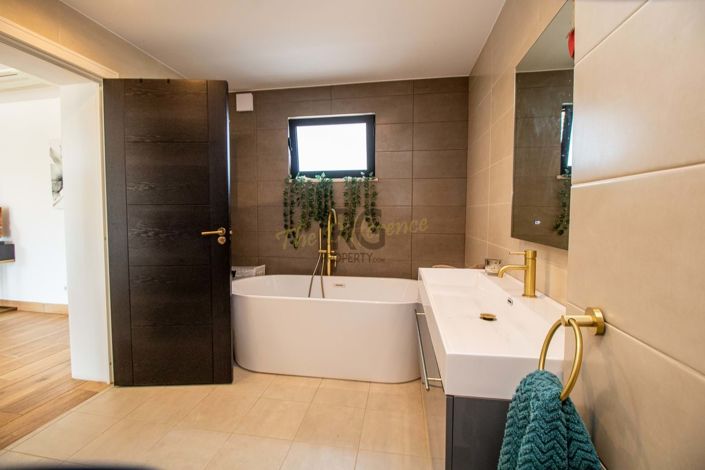 Image No.25-4 Bed Villa for sale