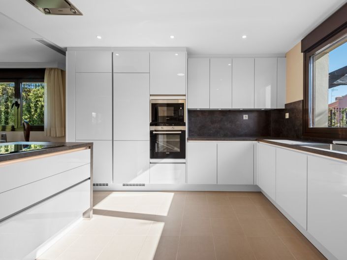 Image No.2-4 Bed Semi-Detached for sale