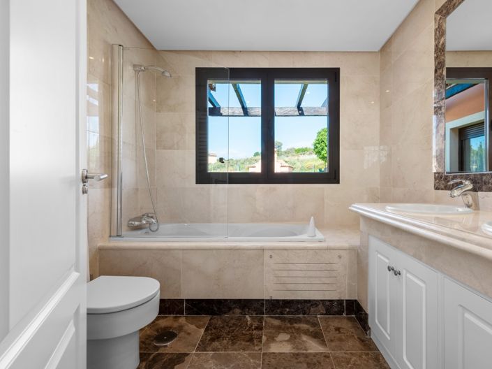 Image No.3-4 Bed Semi-Detached for sale