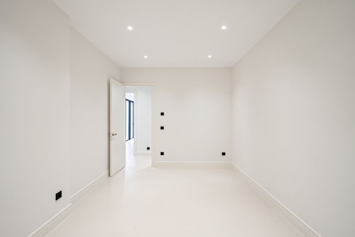 Image No.8-5 Bed Villa for sale