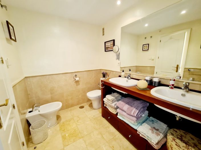 Image No.9-2 Bed Property for sale