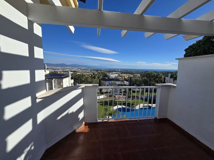 Image No.10-2 Bed Property for sale