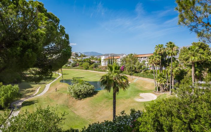 Image No.17-4 Bed Townhouse for sale