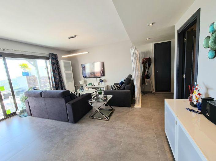 Image No.13-2 Bed Property for sale