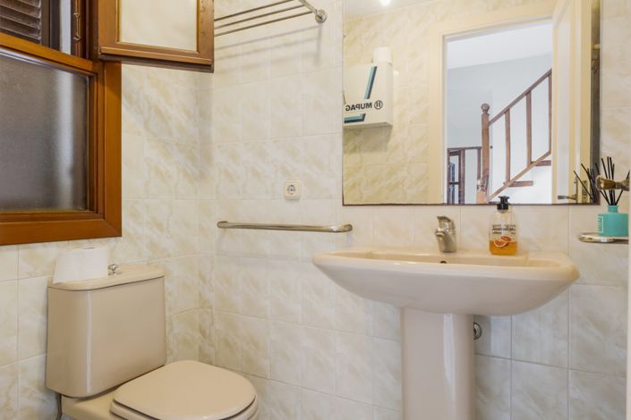 Image No.9-2 Bed Townhouse for sale