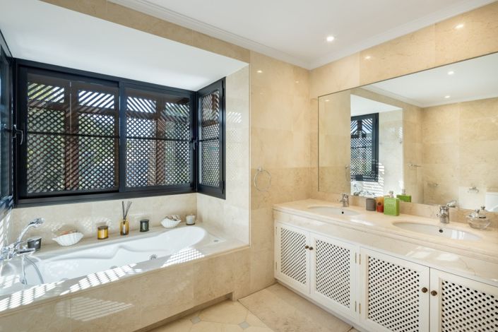 Image No.17-4 Bed Villa for sale