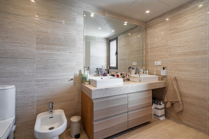 Image No.12-4 Bed Townhouse for sale