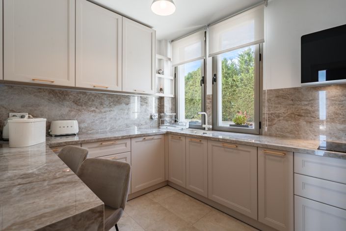 Image No.15-4 Bed Townhouse for sale