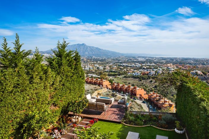 Image No.17-4 Bed Townhouse for sale